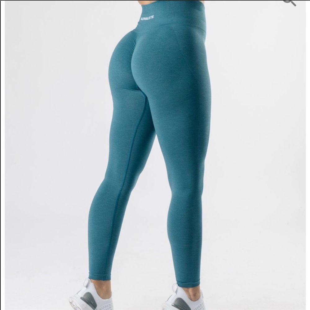 Alphalete Amplify Legging in Rainfall